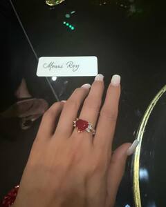 Looking Like a Wow... मौनिचा कान्स स्पेशल लूक पाहाचं!