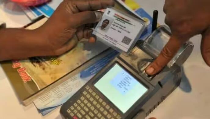 લોગિન માટે તમારા નંબર પર OTP મોકલવામાં આવશે. જે તમારે દાખલ કરવાનું રહેશે. આ પછી તમારા ફોનમાં રાશનકાર્ડની વિગતો દેખાશે. પછી તમારે પરિવારની વિગતો મેનેજ કરવાના વિકલ્પ પર જવું પડશે. ત્યાં તમારે Add New Member પર ક્લિક કરવાનું રહેશે અને બધી જરૂરી માહિતી કાળજીપૂર્વક ભરવાની રહેશે અને પછી Submit પર ક્લિક કરવાનું રહેશે. આ પછી પરિવારના સભ્યનું નામ રાશનકાર્ડમાં ઉમેરવામાં આવશે.