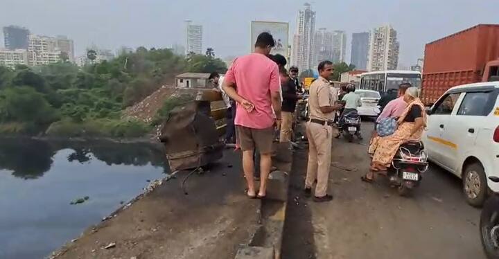 कल्याण पश्चिम येथील गांधारी पुलावर भीषण अपघात झालाय.