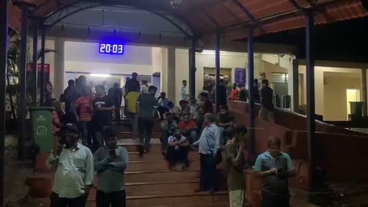 गोव्याच्या दिशेने नेत्रावती एक्सप्रेस रत्नागिरीत थांबून असून मुंबईकडे जाणारी जनशताब्दी एक्सप्रेसही वैभववाडीत थांबून आहे, मुंबईकडे जाणारी तेजस एक्सप्रेस कणकवलीमध्ये थांबून आहे.