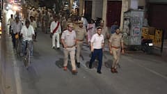 UP: पुलिस फोर्स के साथ अचानक सड़कों पर उतरे वाराणसी के डीएम, जानें- क्या है पूरा मामला?