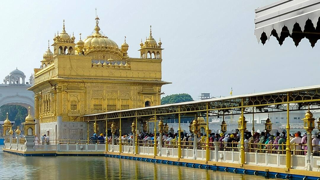 Operation Sindoor: अमृतसर के स्वर्ण मंदिर में हुई थी एयर डिफेंस गन की तैनाती? इंडियन आर्मी ने कर दिया क्लियर Indian Army denies air defence guns deployment at golden temple amritsar Operation Sindoor Operation Sindoor: अमृतसर के स्वर्ण मंदिर में हुई थी एयर डिफेंस गन की तैनाती? इंडियन आर्मी ने कर दिया क्लियर