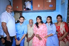 अक्षरा वर्माच्या घरी आदित्य ठाकरेंची भेट, महापालिका शाळेत पहिली आल्याबद्दल केलं अभिनंदन