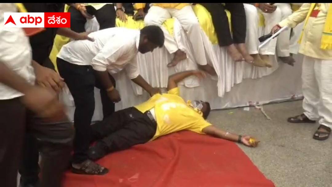 A TDP worker consumed pesticide in Anantapur Mahanadu Anantapur Mahanadu: పార్టీ కోసం కష్టపడినా దక్కని ప్రాధాన్యం - పురుగుల మందు తాగిన టీడీపీ కార్యకర్త - మహానాడులో విషాదం