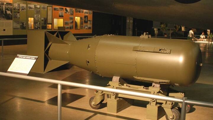 इसी परिधि को डेड हैंड कहा जाता है. संकट की स्थित में जब अगर अमेरिका की ओर से पहला हमला हो तो उच्च पदों पर बैठे अधिकारी इस परिधि को एक्टिव कर सकते हैं.