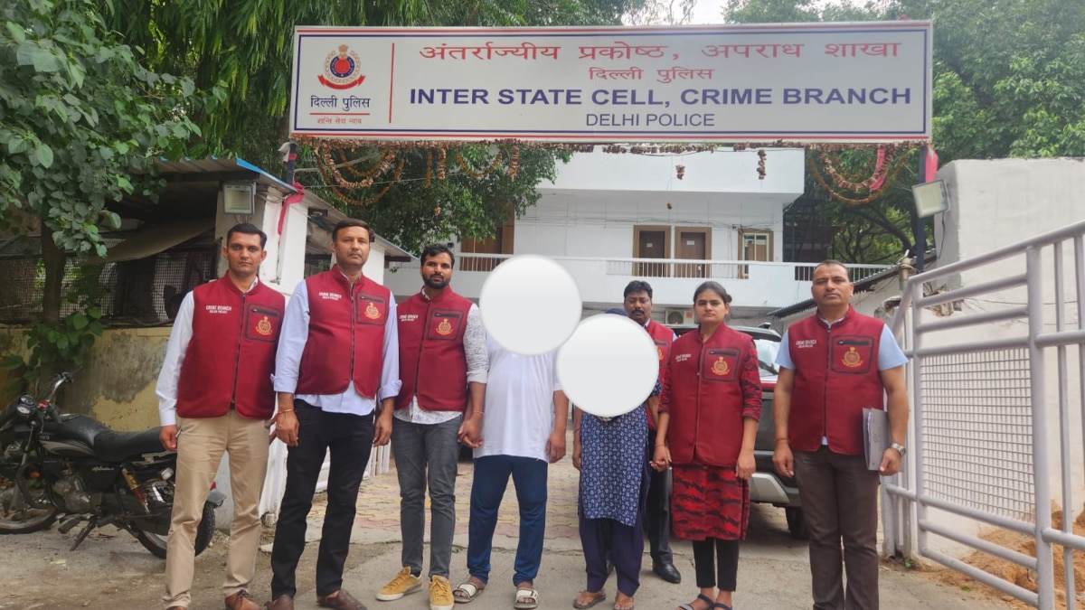10 साल से दिल्ली पुलिस को दे रहे थे चकमा, धोखाधड़ी के मामले में 2 आरोपियों को क्राइम ब्रांच ने किया गिरफ्तार