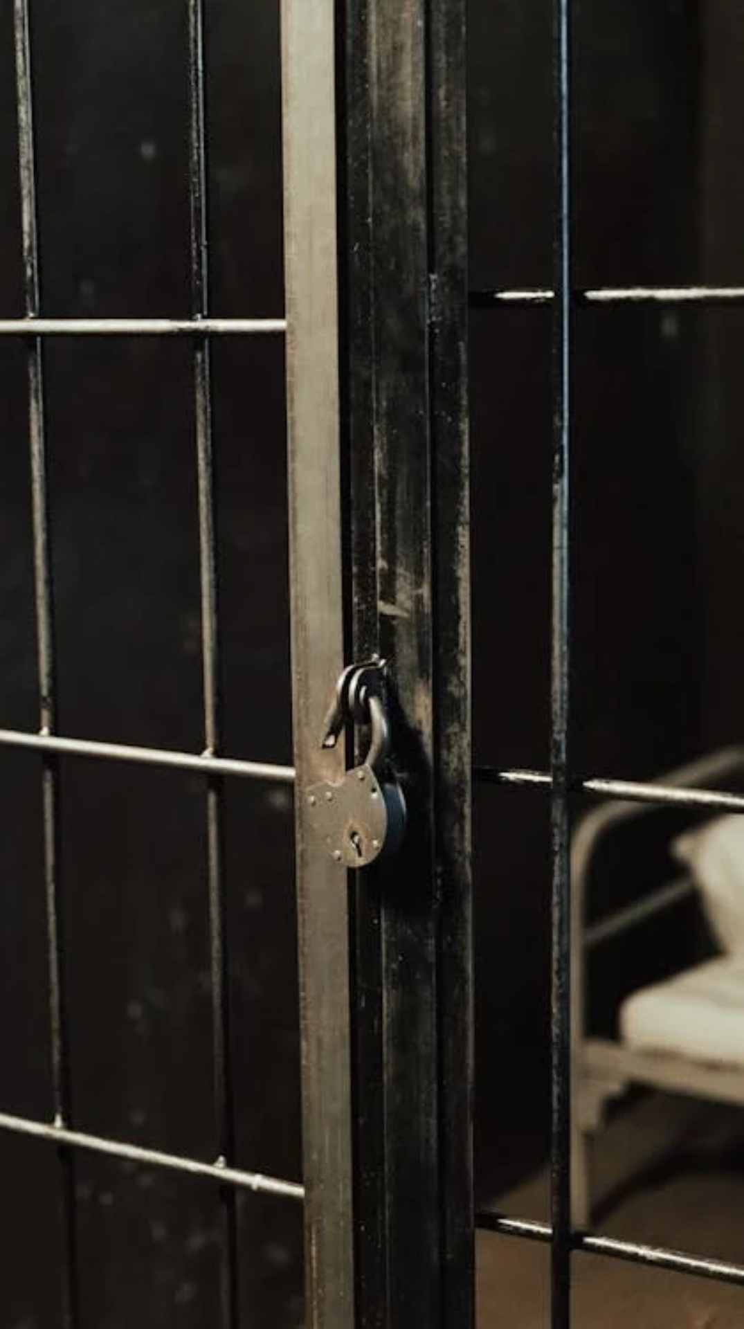 लेकिन दुनिया में एक देश है जहां दादा ने किया जुर्म तो पोते को सजा मिलती है