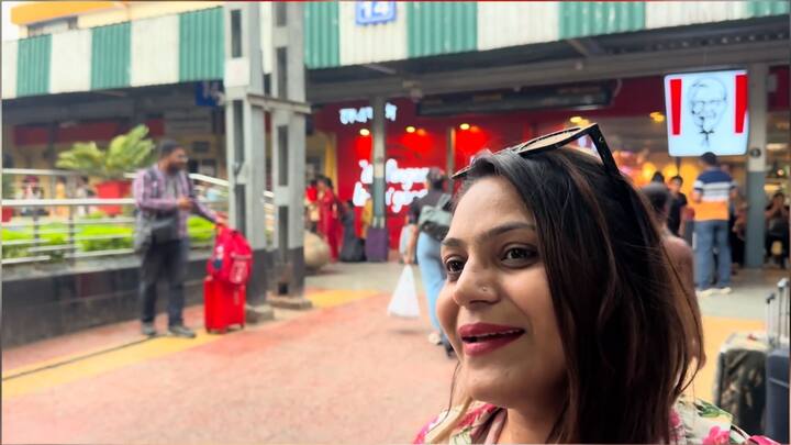 সন্দেহ করা হচ্ছে, পাক-হ্যান্ডলারদের সাহায্যে বাংলাদেশ যাওয়ার প্রস্তুতি নিচ্ছিল জ্যোতি। প্রশ্ন,  কেন পাকিস্তান-চিনের পর বাংলাদেশ যাওয়ার প্রস্তুতি নিচ্ছিল জ্যোতি?  খতিয়ে দেখছেন তদন্তকারীরা।