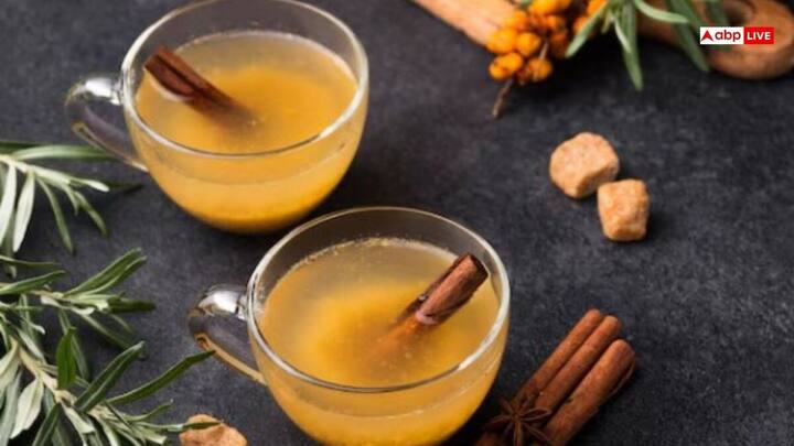 हल्दी और दालचीनी का पानी पीने से वजन घटाने, इम्यूनिटी बढ़ाने और पाचन सुधारने जैसे कई फायदे मिलते हैं. इसे पीने का सही तरीका क्या है?