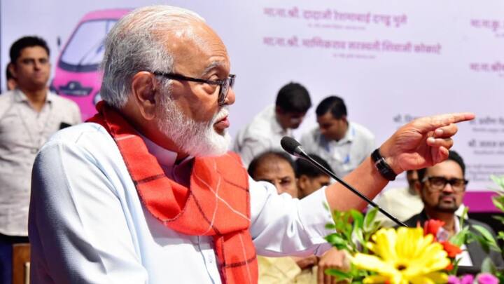 मात्र, अनेक राजकीय चढउतार पाहिलेल्या आणि विजिगीषू वृत्तीच्या छगन भुजबळ यांनी अखेर मंत्रिपद मिळवून दाखवले आहे. यानिमित्ताने छगन भुजबळांची महाराष्ट्राच्या राजकारणातील अपरिहार्यता पुन्हा एकदा अधोरेखित झाली आहे.