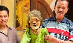 ਆਪਣਿਆਂ ਦੀ ਲਾਸ਼ਾਂ ਨਾਲ ਰਹਿੰਦੇ ਲੋਕ, ਰੋਜ਼ ਖਾਣਾ ਅਤੇ ਸਿਗਰੇਟ ਪਿਲਾਉਣ ਦਾ ਹੈ ਰਿਵਾਜ