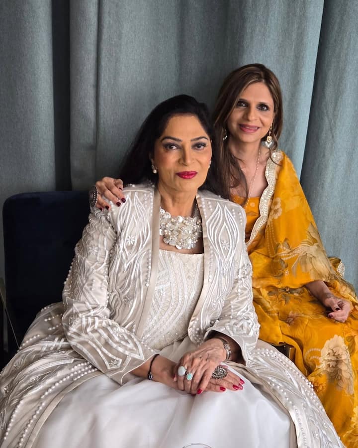 Sharmila Tagore and Simi Grewal have reached Kansa for the screening of Satyajit Ray's film Arnayer Din Raat. This is a 1970 classic film whose 4K version has been re-stored.