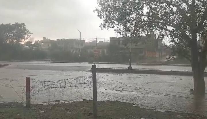 કમોસમી વરસાદને કારણે ધરતીપુત્રોમાં ચિંતા વધી છે. કમોસમી વરસાદને પગલે ખેડૂતોના પાકને મોટાપાયે નુકસાન થવાની શક્યતાઓ છે.