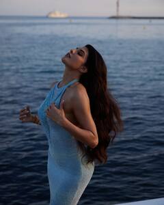 Jacqueline Fernandez: कान्स मधून जॅकलीनने शेअर केला नवा लूक; बॉडीकॉन ड्रेसमध्ये दिसतेय हॉट!