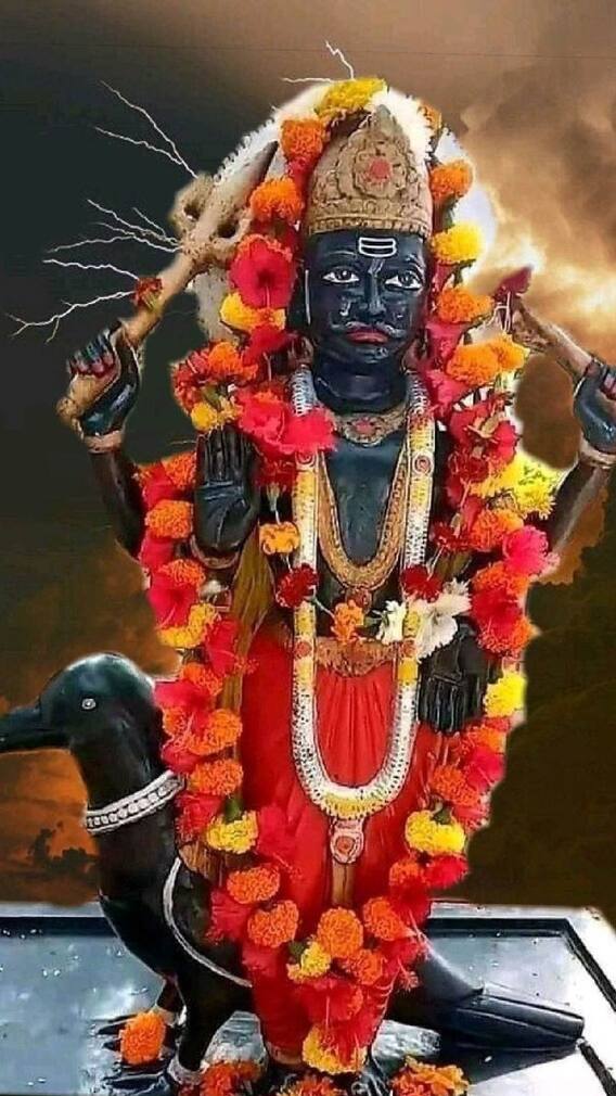 साडेसातीपासून सुटका मिळवण्यासाठी या '2' ठिकाणी दिवा लावा!