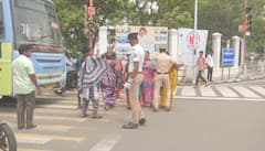 முதலமைச்சரின் கான்வாய்.. நீண்ட நேரம் காத்திருந்த பெண்கள் போலீசாருடன் வாக்குவாதம்