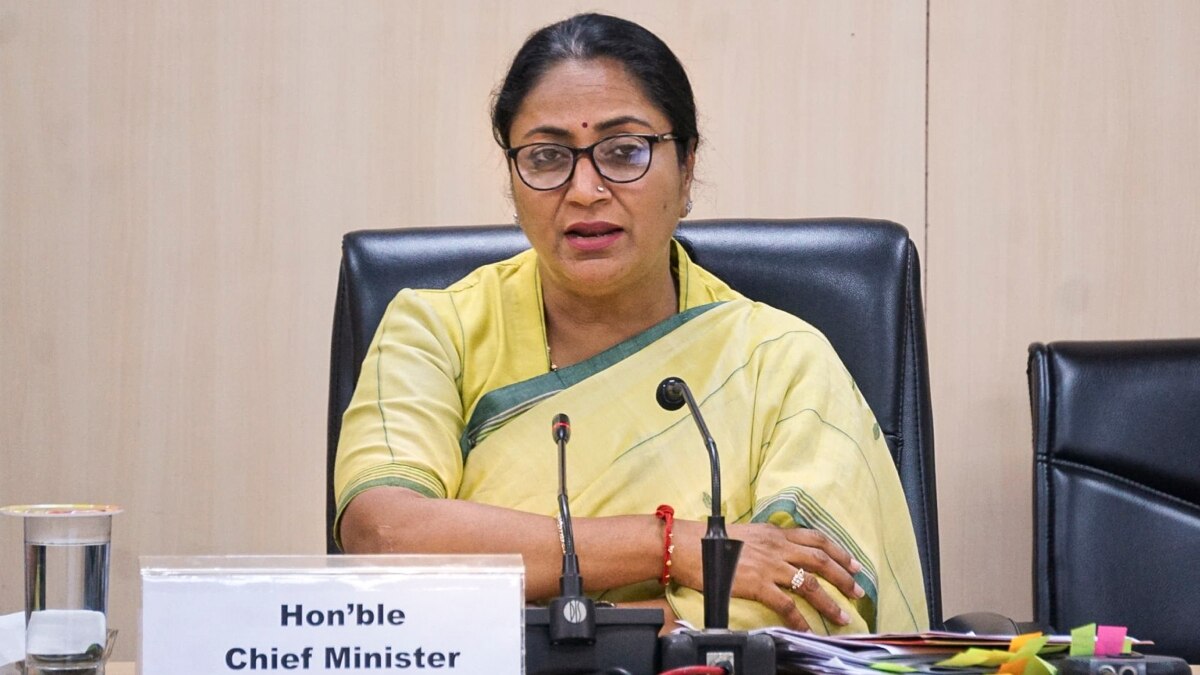 दिल्ली के विधायकों को झटका, अब सिर्फ इतना मिलेगा फंड, रेखा गुप्ता सरकार का बड़ा फैसला