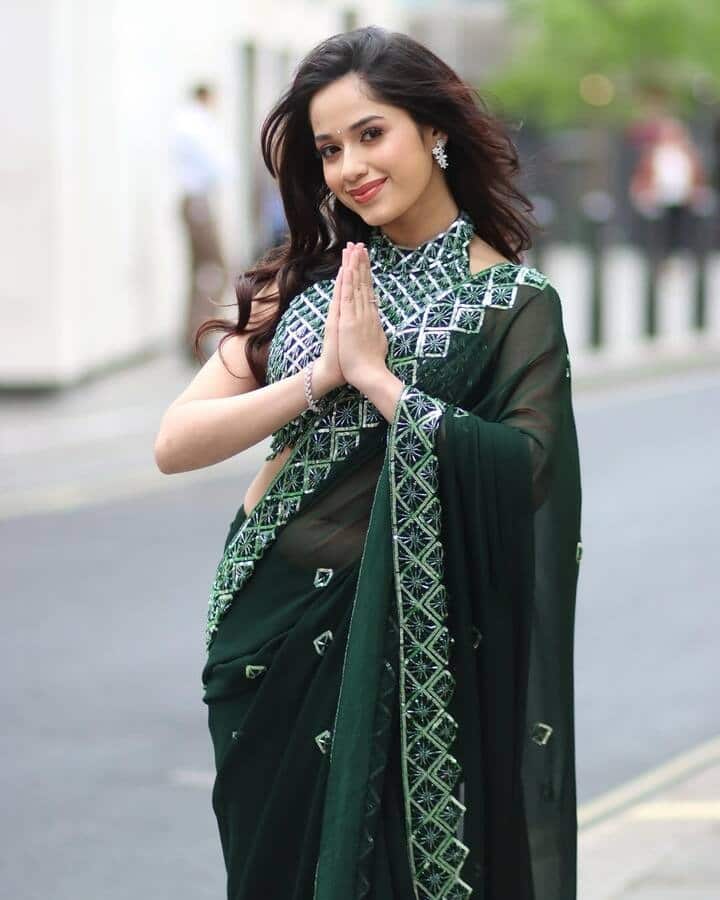 जन्नत जुबैर ने अपने इंस्टाग्राम पर बेहद खूबसूरत अंदाज में फोटो शेयर की हैं। ये तस्वीरें देखकर उनके फैन्स पागल हो रहे हैं।