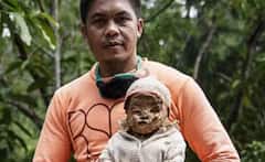 ਆਪਣਿਆਂ ਦੀ ਲਾਸ਼ਾਂ ਨਾਲ ਰਹਿੰਦੇ ਲੋਕ, ਰੋਜ਼ ਖਾਣਾ ਅਤੇ ਸਿਗਰੇਟ ਪਿਲਾਉਣ ਦਾ ਹੈ ਰਿਵਾਜ