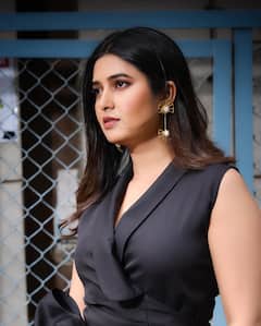 Prajakta Mali: पारंपरिक किंवा वेस्टर्न; प्रत्येक लूकमध्ये प्राजक्ता दिसते एकदम झकास!