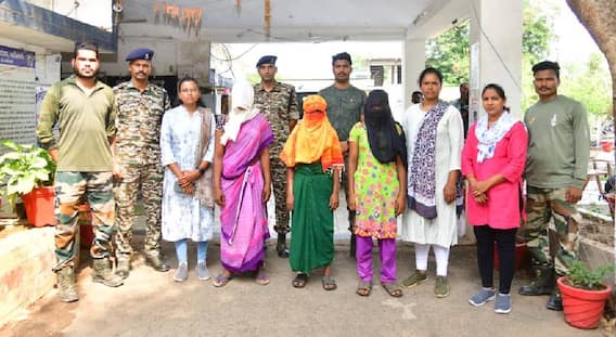 Gadchiroli Naxal News : मोठी बातमी! 36 लाखांचे बक्षीस असलेल्या पाच जहाल नक्षलवाद्यांना अटक; अनेक हिंसक कारवायांमध्ये होते सक्रिय