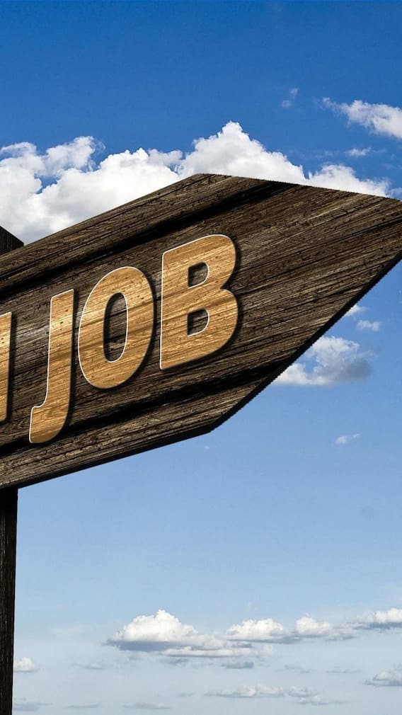 ठगे गए रोजगार के लिए भटक रहे 300 लोग, 9 करोड़ रुपए गवाएं