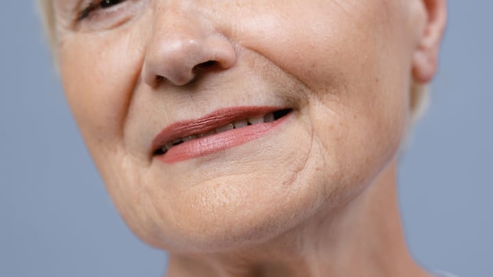 Loss of Elasticity and Aging Signs: As estrogen levels decline with age, collagen production slows down, leading to reduced skin firmness, fine lines, and sagging. (Image Source: Canva)