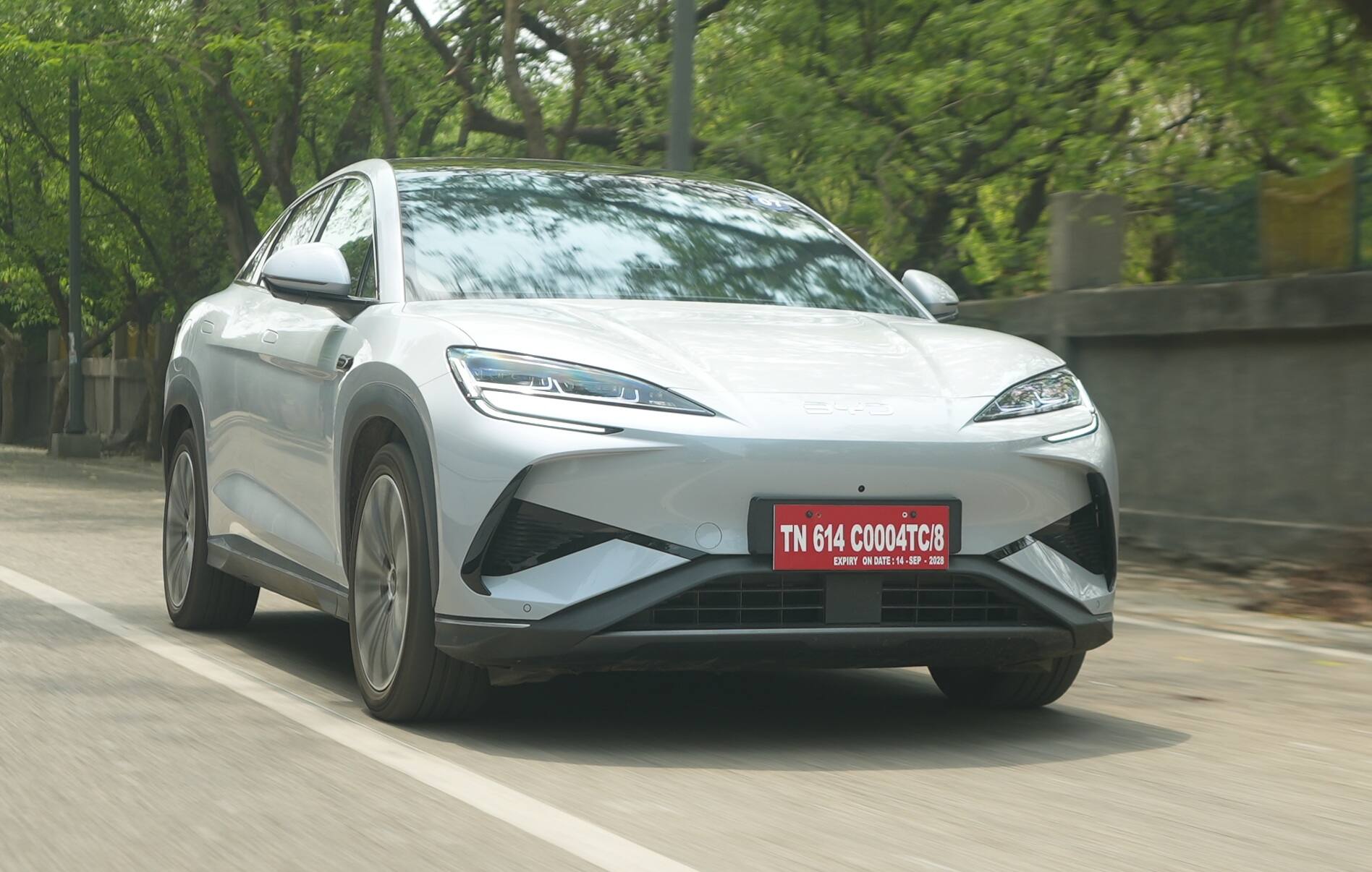 BYD Sealion 7 vs BMW iX1 LWB vs Volvo C40 Recharge: एंट्री लेवल लग्जरी EV के तौर पर कौन-सी कार बेस्ट?