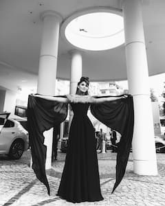 Urvashi Rautela At Cannes: कान्स फिल्म फेस्टिव्हलमध्ये उर्वशीचा पुन्हा एक नवा लूक; फोटो पाहाचं!