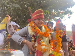 Delhi MCD’s First Transgender Member Bobby Kinnar Quits AAP, Joins Indraprastha Vikas Party