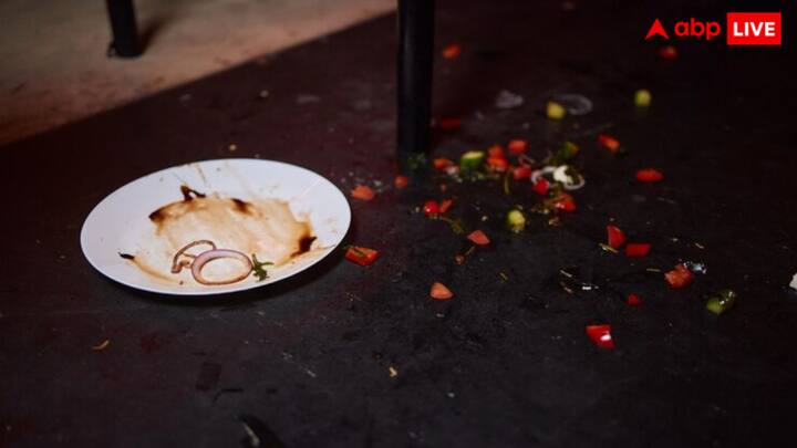 जैसे ही गैंग के लोगों ने पेट्स खाए, उनकी हालत बिगड़ने लगी. देखते ही देखते कई की मौत हो गई और बाकी अस्पताल पहुंच गए. इस महिला ने अकेले उन लोगों से बदला लिया जो सालों से लोगों को डर और खौफ में जीने को मजबूर कर रहे थे.