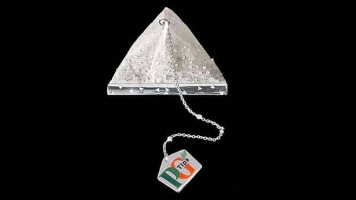 दुनिया के सबसे महंगे टी बैग की बात करें तो एक दशक पहले, बूडल्स ज्वैलर्स पीजी टिप्स के 75वें जन्मदिन का जश्न मनाने के लिए 10,000 डॉलर का एक टी-बैग बनाया था.