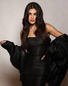 Jacqueline Fernandez: श्रीलंकन ब्युटी जॅकलीनचा बोल्ड ब्लॅक लूक; फोटो पाहाचं!