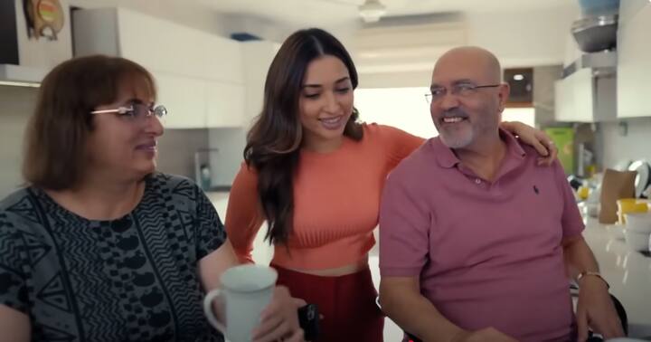 Tamannaah has made this luxurious house beautiful with his parents. His house is worth about 16 crores. Where his small family lives. Tamanna, a tours of this luxurious house, has made himself a YouTube channel called Videography.
