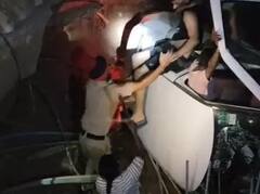 ਕੌਣ ਹੈ ਜ਼ਿੰਮੇਵਾਰ.....? ਫਰੀਦਕੋਟ 'ਚ ਨਿਰਮਾਣ ਅਧੀਨ ਪੁਲ ਦੇ ਟੋਏ 'ਚ ਡਿੱਗੀ ਕਾਰ, ਅੱਧੀ ਰਾਤ ਨੂੰ ਹੋਇਆ ਹਾਦਸਾ, ਜ਼ਖ਼ਮੀ ਜ਼ੇਰੇ ਇਲਾਜ