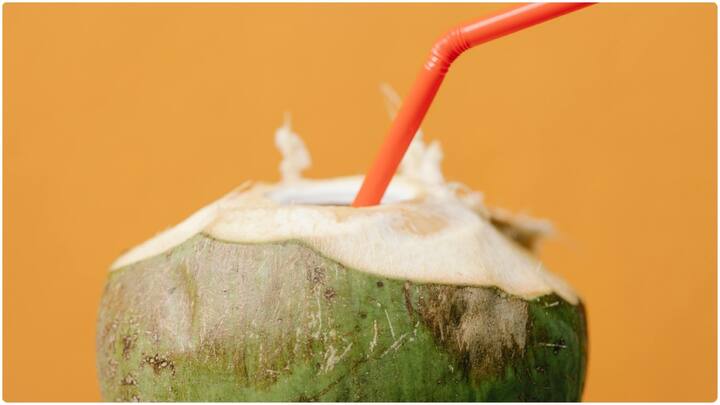 కొబ్బరి నీళ్లు ఆరోగ్యానికి ఎంతో మంచివి. అందుకే చాలామంది వీటిని రెగ్యులర్గా తీసుకుంటారు. మరి వీటితో (Image Source : Pexels)