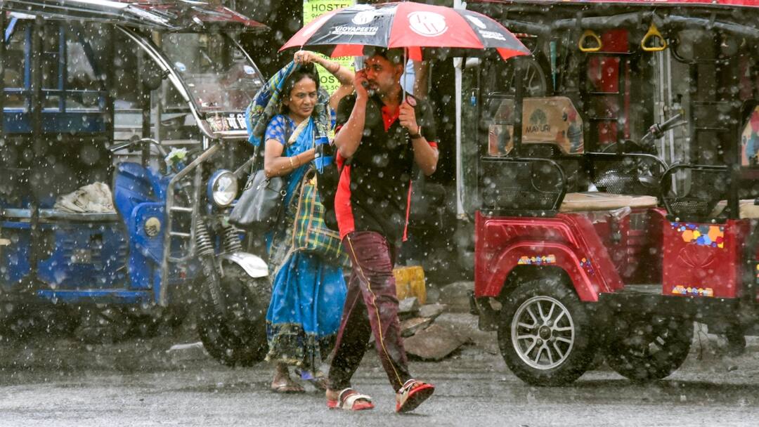 Delhi Braces For Early Monsoon Arrival Tomorrow As IMD Sounds Yellow Alert For Rains Monsoon Likely To Arrive In Delhi Monday 24 June IMD Weather Yellow Alert Delhi Braces For Early Monsoon Arrival Tomorrow As IMD Sounds Yellow Alert For Rains