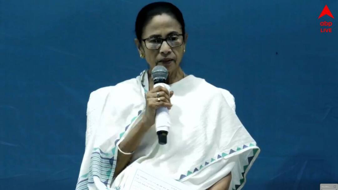 Mamata Banerjee instructs police and administration to stay alert in Sensitive area amid India Pakistan Conflict Uttarkanya Meeting Update Mamata Banerjee : 'Be Alert, বাইরে থেকে কোনও জঙ্গি যেন আশ্রয় নিতে না পারে', সতর্কবার্তা মুখ্যমন্ত্রীর