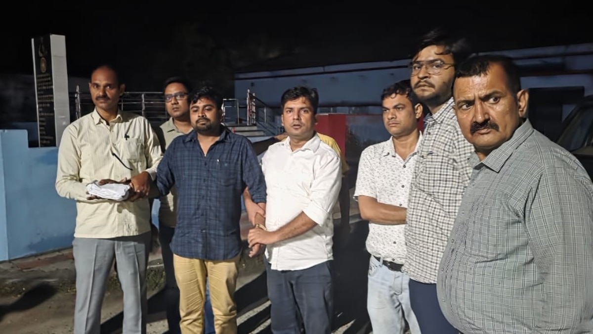 Araria News: शिकंजे में रानीगंज BDO और कार्यपालक सहायक, घूस की शिकायत पर निगरानी टीम ने पकड़ा