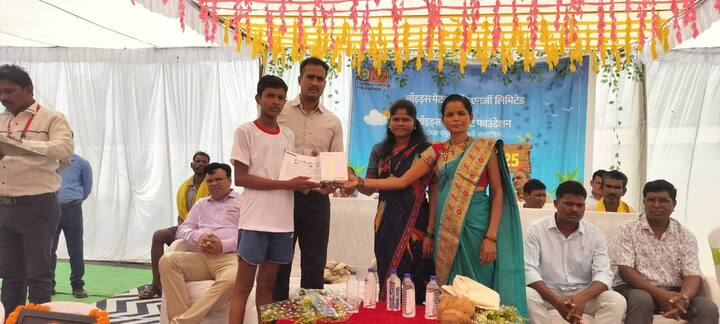 शेवटच्या दिवशी झालेल्या समारोप समारंभात मोठ्या संख्येने ग्रामस्थ, पालक, स्थानिक नेते, पोलिस अधिकारी आणि लॉयड्स मेटल्स अँड एनर्जी लिमिटेड (LMEL), LIF, आणि लॉयड्स इन्फ्रास्ट्रक्चर अँड कन्स्ट्रक्शन लिमिटेड (LICL) मधील कर्मचारी उपस्थित होते. या कार्यक्रमात शिबिरार्थींच्या प्रभावी कलाकृतींचे प्रदर्शन आणि सांस्कृतिक कार्यक्रमाचे सादरीकरण करण्यात आले ज्यामुळे त्यांच्या पालकांना अभिमान वाटला आणि प्रेक्षक मंत्रमुग्ध झाले.