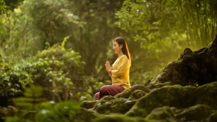 Starting a meditation journey can feel challenging at first, but with a few simple tips, beginners can easily ease into the practice and make it a part of their daily routine.
