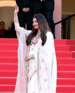 Aishwarya Rai Bachchan's ‘Sindoor Bhaari Maang’ Look At Cannes Shuts Down Divorce Rumours, See Pics