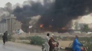 ਪਾਕਿਸਤਾਨ ਦੇ ਹਾਲਾਤ ਹੋਏ ਖ਼ਰਾਬ! ਗ੍ਰਹਿ ਮੰਤਰੀ ਦੇ ਘਰ ਨੂੰ ਲਾਈ ਅੱਗ ਅਤੇ ਕੀਤੀ ਭੰਨਤੋੜ, ਦੇਖੋ ਖੌਫਨਾਕ ਵੀਡੀਓ