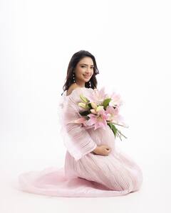 दूसरी बार मां बनने जा रही हैं पूजा बनर्जी, बेबी बंप फ्लॉन्ट करते हुए शेयर की खूबसूरत तस्वीरें