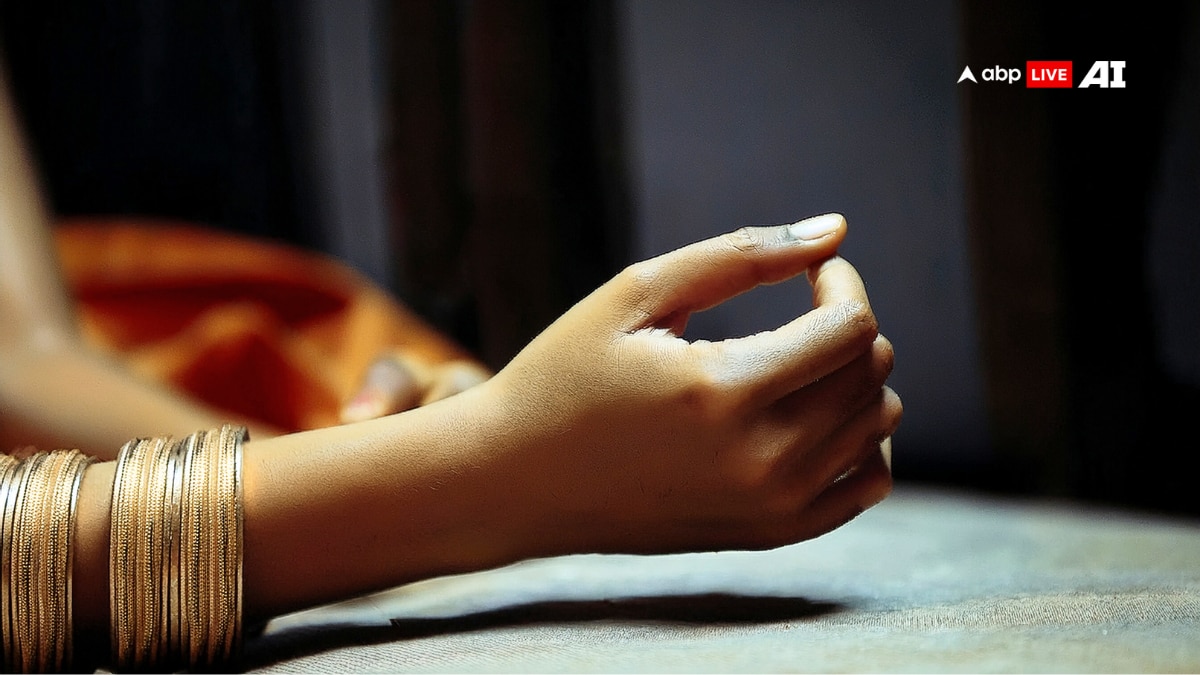 Jharkhand News: दो बेटियां पैदा हुईं तो शख्स ने कर दी पत्नी की हत्या, नदी किनारे रेत में दबा दी डेड बॉडी