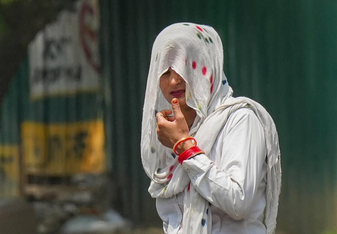 High heat and humidity in Delhi-NCR India Meteorological Department predicts no heatwave highest minimum temperature IMD Predicts Light Rain, Strong Winds For Delhi-NCR, But No Relief From Humidity