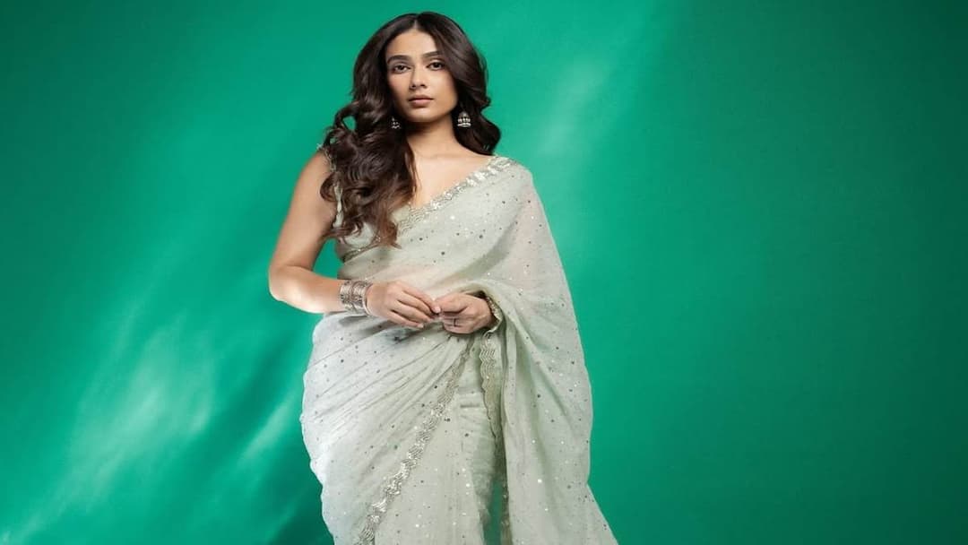 Aakanksha Singh: 'షష్టి పూర్తి'తో యాక్టింగ్ స్కూల్కు వెళ్లినట్లు అనిపించింది - ఫ్యామిలీ ఆడియన్స్ను మెప్పిస్తుందన్న హీరోయిన్ ఆకాంక్ష సింగ్ Aakanksha singh says Shashti poorthi movie felt like went to acting school rajendra prasad archana know more updates Aakanksha Singh: 'షష్టి పూర్తి'తో యాక్టింగ్ స్కూల్కు వెళ్లినట్లు అనిపించింది - ఫ్యామిలీ ఆడియన్స్ను మెప్పిస్తుందన్న హీరోయిన్ ఆకాంక్ష సింగ్