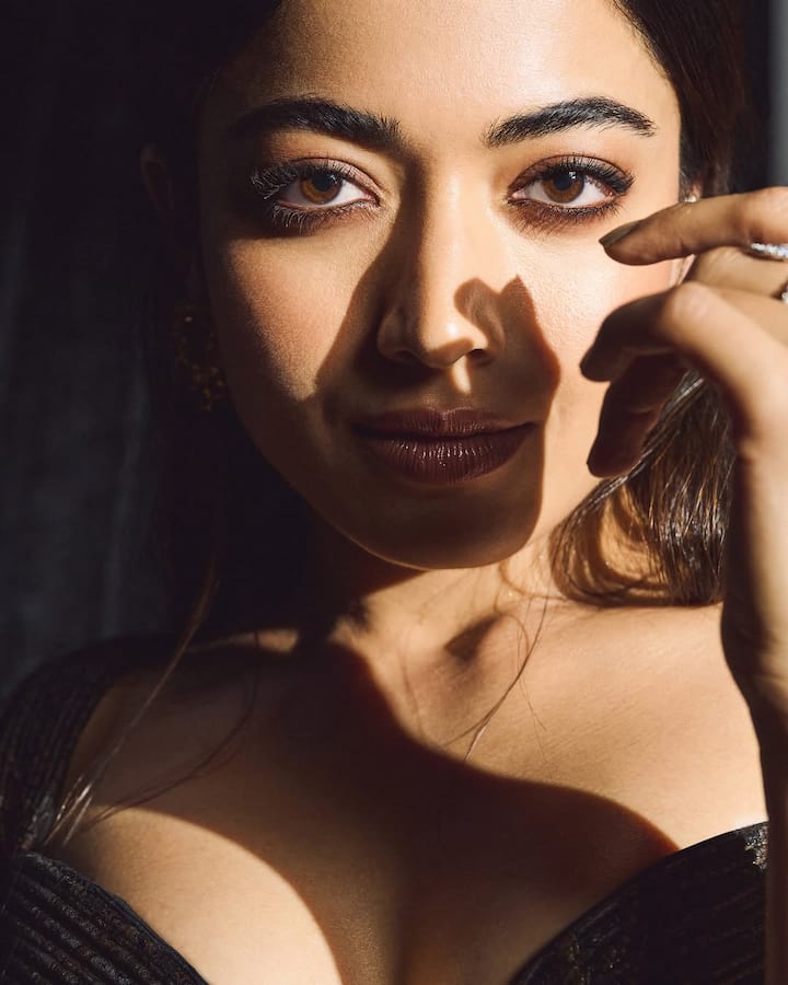 సౌత్, నార్త్ అనే డిఫరెన్స్ లేకుండా స్టార్ హీరోయిన్ స్టేటస్ ఎంజాయ్ చేస్తున్న రష్మిక లేటెస్ట్ ఫొటోస్ ఇవి