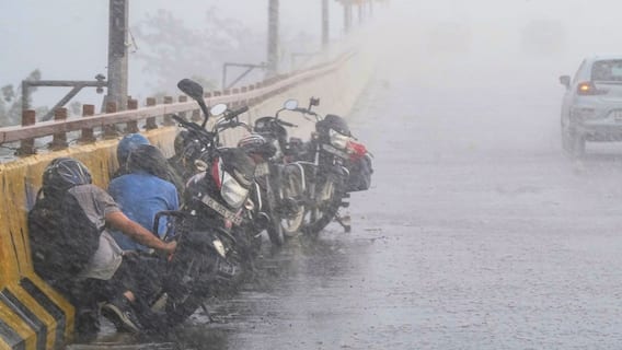Bihar Weather: बिहार में होने वाली है आफत की बारिश! इन जिलों में रेड अलर्ट, जानें- कहां सबसे ज्यादा खतरा?