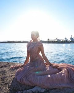 Cannes 2025: जान्हवी कपूरचा कान्स 2025 मध्ये दणक्यात डेब्यू, आई श्रीदेवींचा लूक रिक्रिएट करत गाजवलं रेड कार्पेट